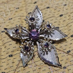 1930s Vintage Gold-tone Flower Amethyst Rhinestones Brooch